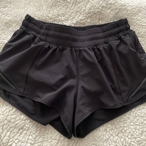 Lululemon Hotty Hot shorts black 2.5